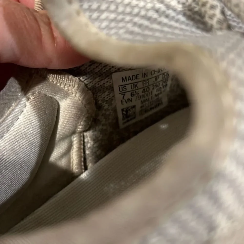 Adidas Yeezy Boost 350 V2 Static Colorway Men’s Size 7 Athletic Shoes Sneakers